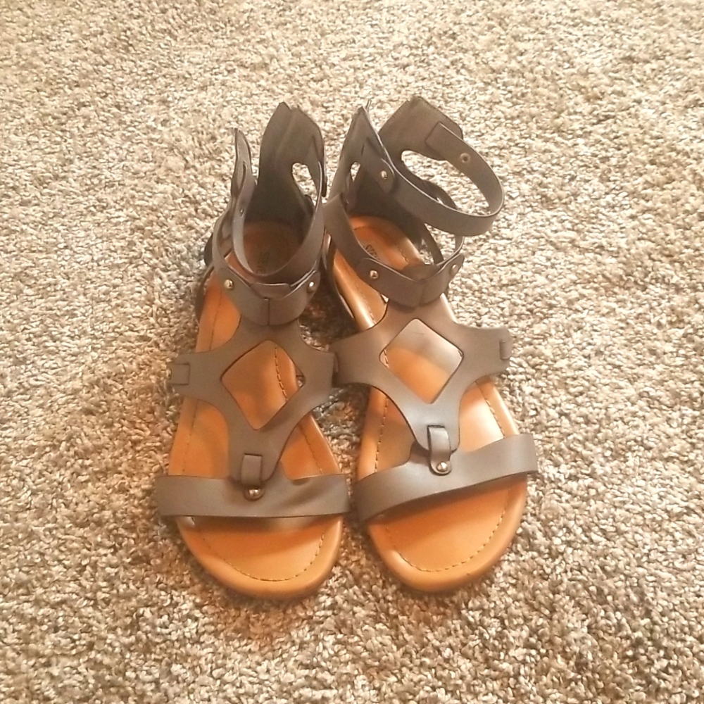 EUC Steve Madden Sandals Size 7 1/2